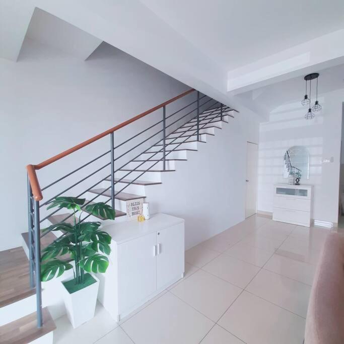 Bandar Puncak Alam Prima Guest House - Puncak Alam Homestay Mus-Lim Friendly מראה חיצוני תמונה